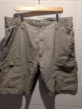 Wrangler Men's Olive/Tan Cargo Shorts